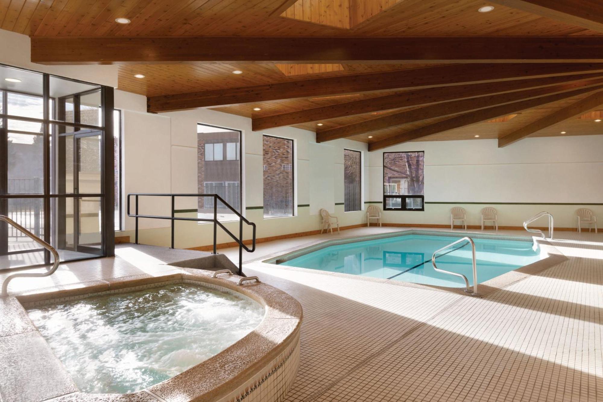 Delta Hotels By Marriott Helena Colonial Экстерьер фото