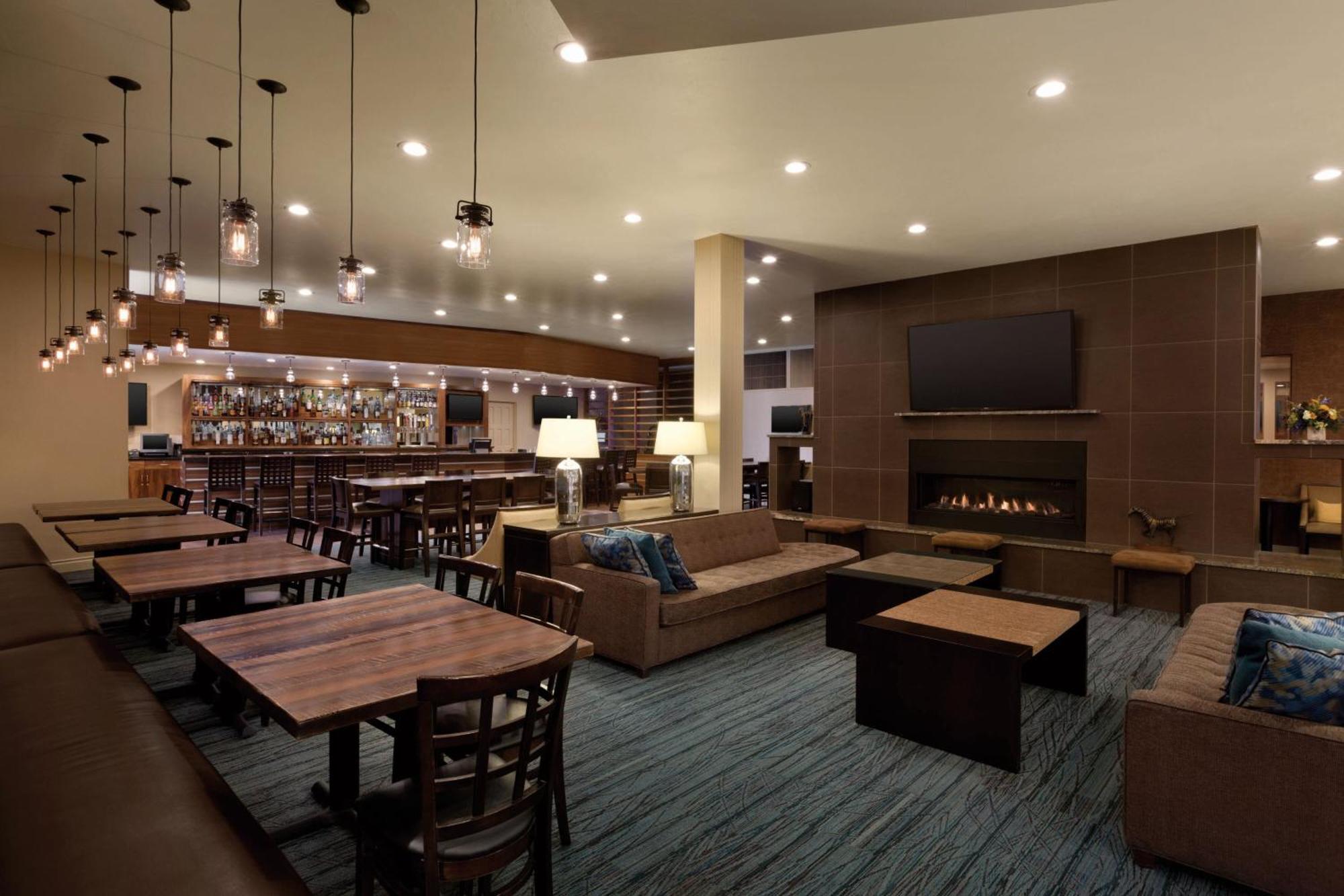 Delta Hotels By Marriott Helena Colonial Экстерьер фото