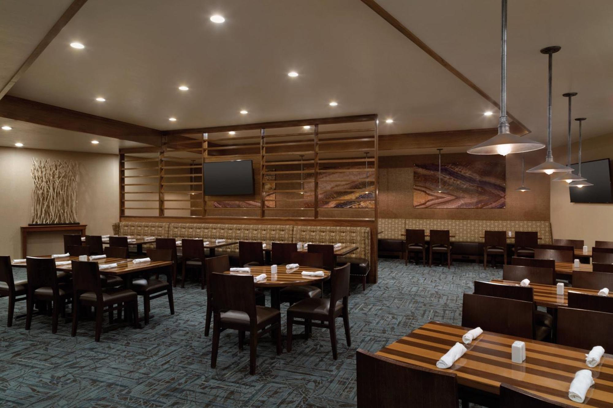 Delta Hotels By Marriott Helena Colonial Экстерьер фото